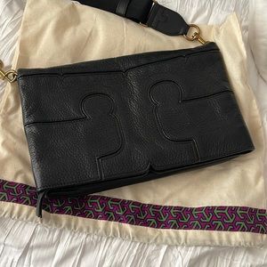 Black Tory Burch clutch / crossbody